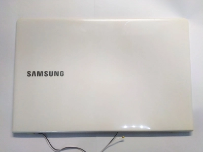 Верхняя крышка (матрицы) BA81-18340A BA75-04473A для Samsung NP450 NP450R5E